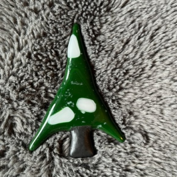 2/$40 Handcrafted Green and White Christmas Holiday Tree Brooch New - Picture 1 of 6